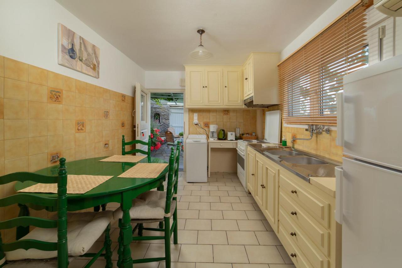 Victoria'S Summerhouse Andros Town Exterior photo